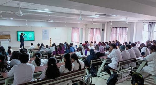 class-scaled-r1tuc2n7e0hlc4z9n5spxvx92kkvbiejddjzrkkji6